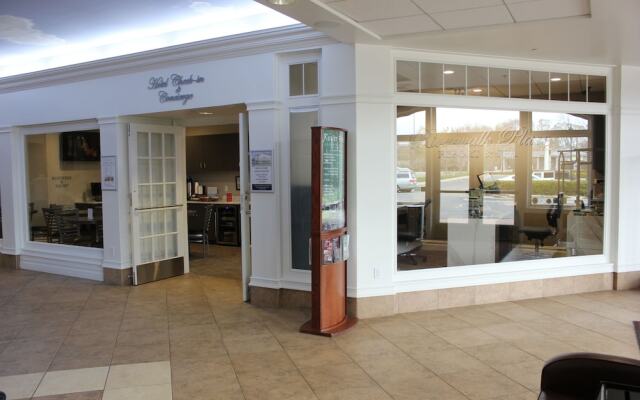 Riverwalk Place Resort & Spa