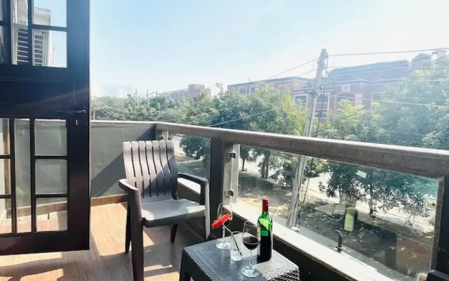 Olive Service Apartment Near Artemis