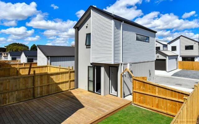 4 bedroom home fully furnished in Papakura, Auckland