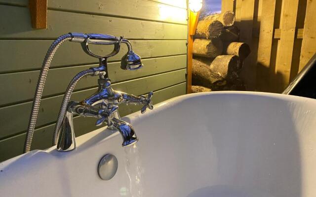 Cozy Carluke Lodge Retreat