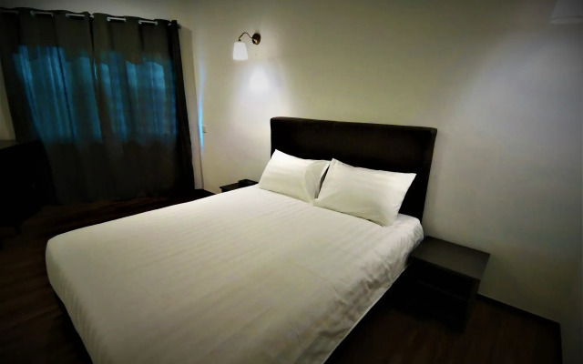 Hotel Longhouse