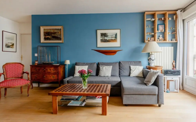 Eiffel Tower Elegant Residence