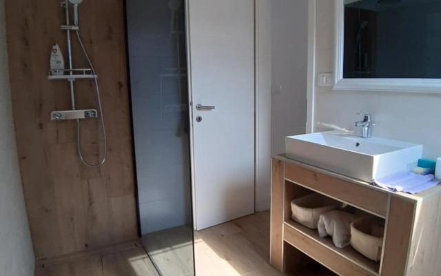 Sea view later apartment