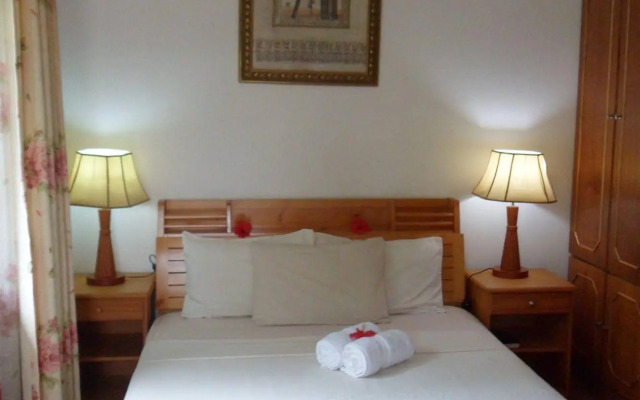 Reef Holiday Apartments