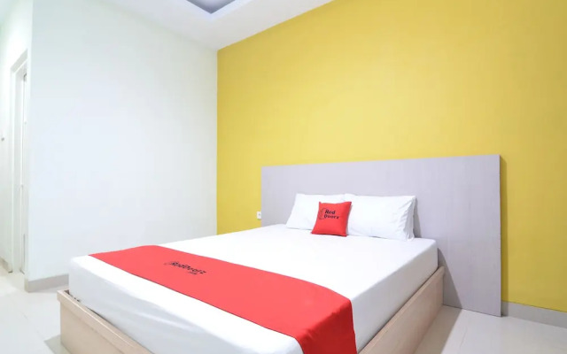RedDoorz near Museum Keraton Surakarta
