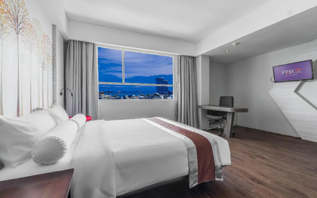 FOX Lite Royal Bay Makassar