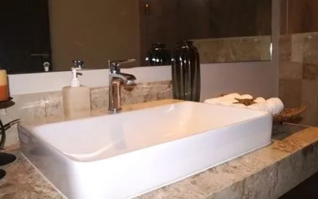 Luxury Condo V177 Romantic Zone