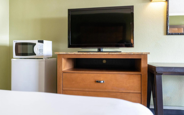 The Buena Park Hotel & Suites