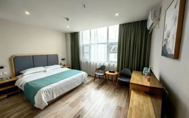 Laiyue Hotel (Zhengzhou Futadong Subway Station)