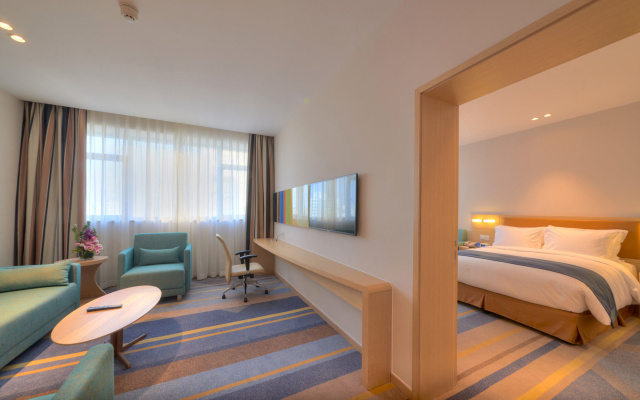 Holiday Inn Express Shanghai Zhenping by IHG