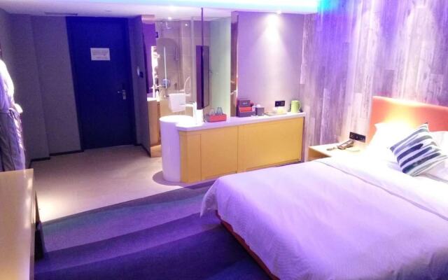 Yantai 90's Light Luxury Hotel