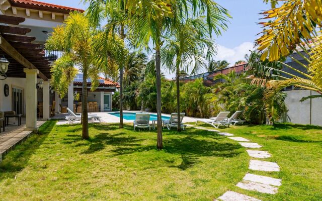 Upscale Ocean View Villa With Pool + Outdoor Kitchen