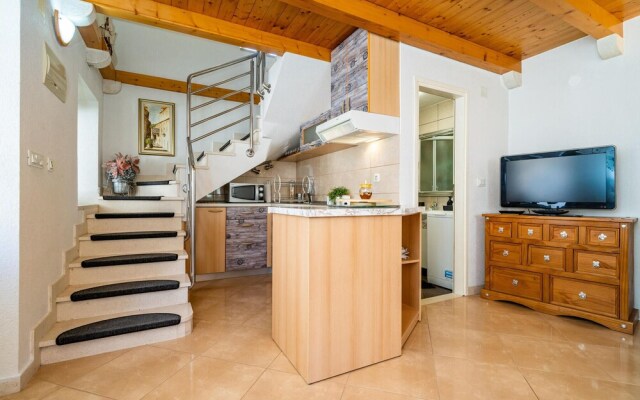Amazing Home in Komolac With Wifi and 1 Bedrooms