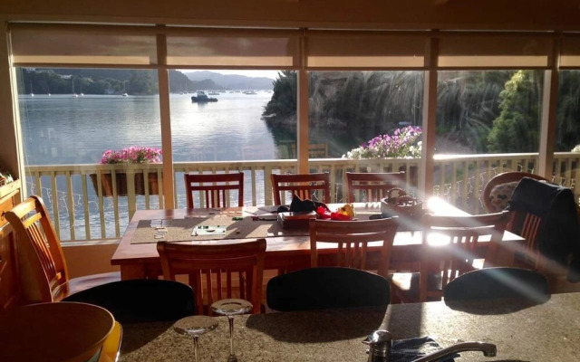 Water's Edge Holiday Homes