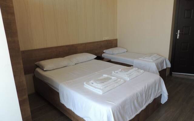 Hotel Batomi