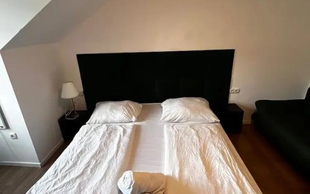 Simple 2BR Apt Near Meidling Station