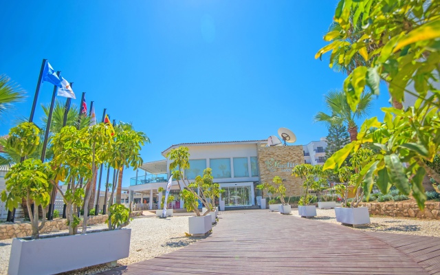 Marlita Beach Hotel Apartments