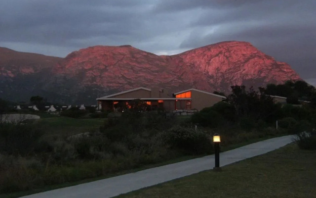 Mulligans Golf Lodge