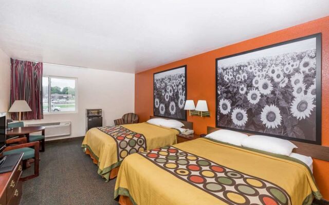 Super 8 By Wyndham Holton