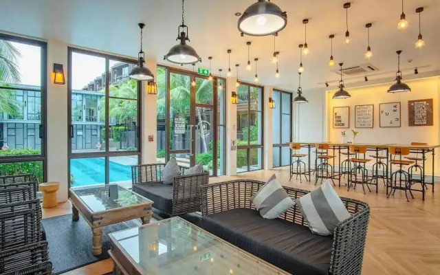 Luxury King Bed Apartment With Pool View and Sauna