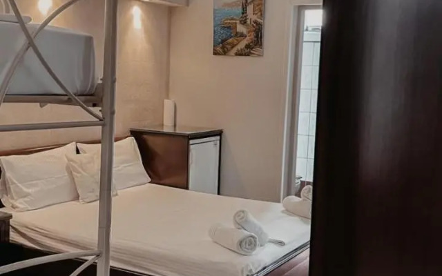 Studios Ristas Kostas