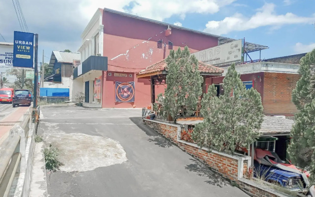 Urbanview Hotel Rio Life House Cianjur