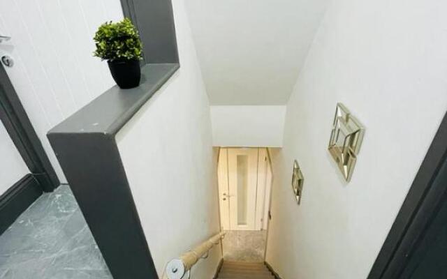 3 Bedroom Whalley Aparthotel