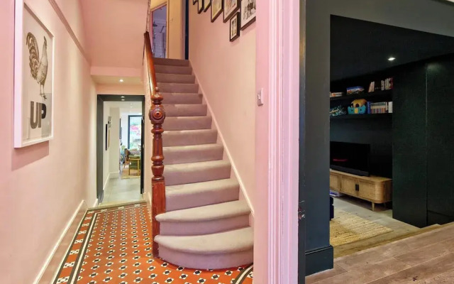 4 Bedroom House, Barnes