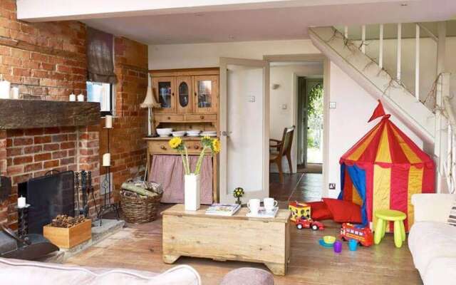 A pet-friendly converted chapel with charming features near Uffington