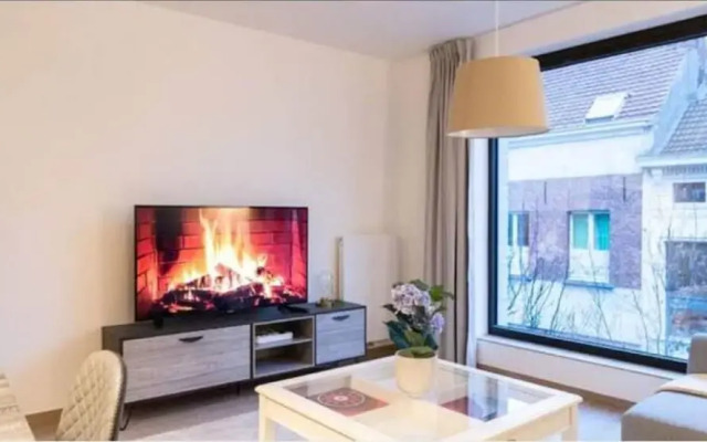 Spacious 3BR 2/5 BA Near Diamond District by Oneluxstay