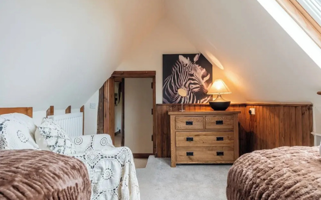 The Threshing Barn-Stunning 5 BD Retreat