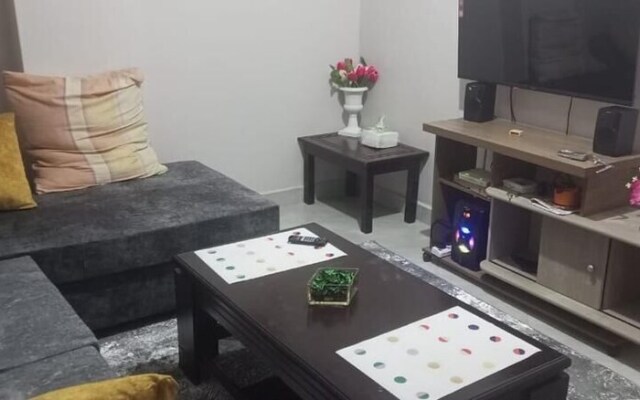 Lux Suites Attic Place Studio Apartemnts