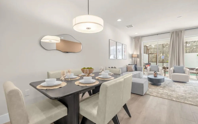 Upstay - Modern Family Townhouse w Private Pool