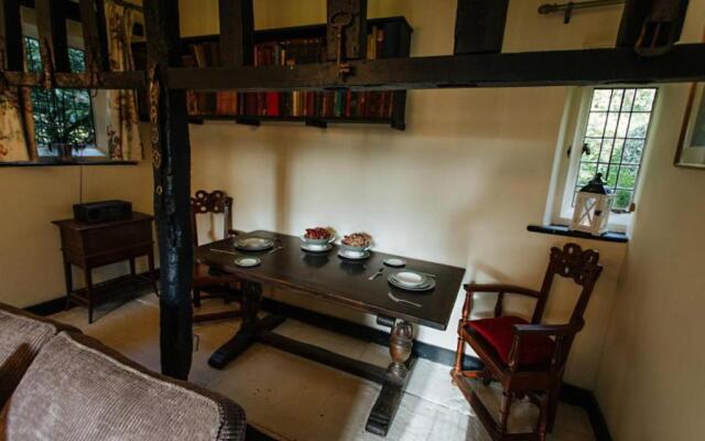 Breathtaking Elizabethan Manor House