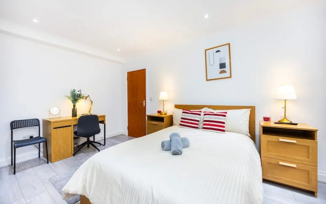 3 Bed 3 Bathroom Flat in Kensington B