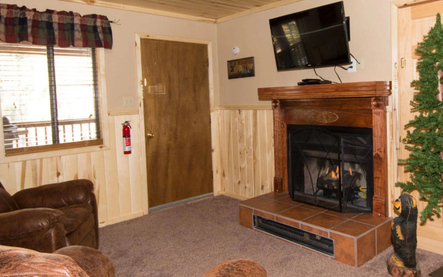 Upper Canyon Inn & Cabins