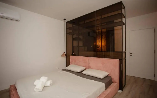 The Luxury Garden Apartment