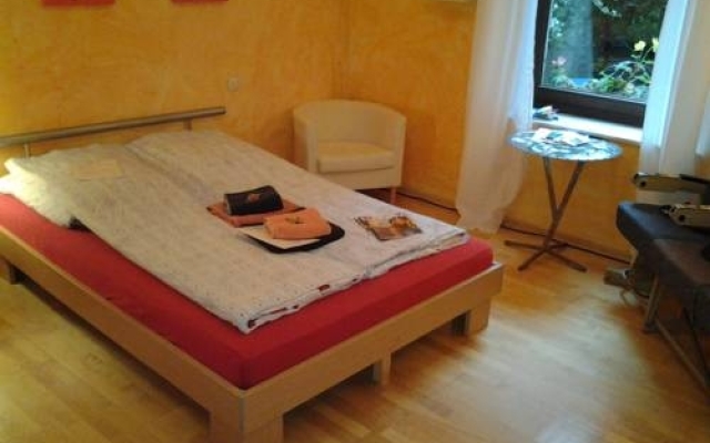 pinkhomecologne-guesthouse