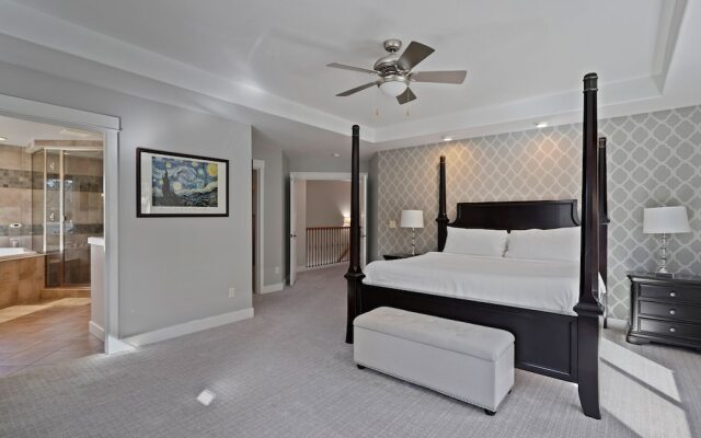 Flagline Trail 5 Bedroom Home by RedAwning