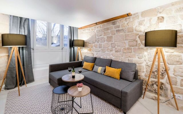 Spacious and Charming Flat on île de la Cité