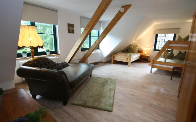 Semi detached house, Glave