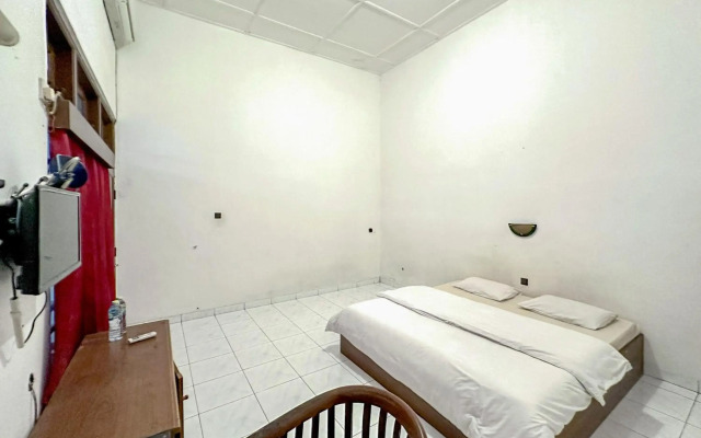 OYO 759 Hotel Dewi Sri