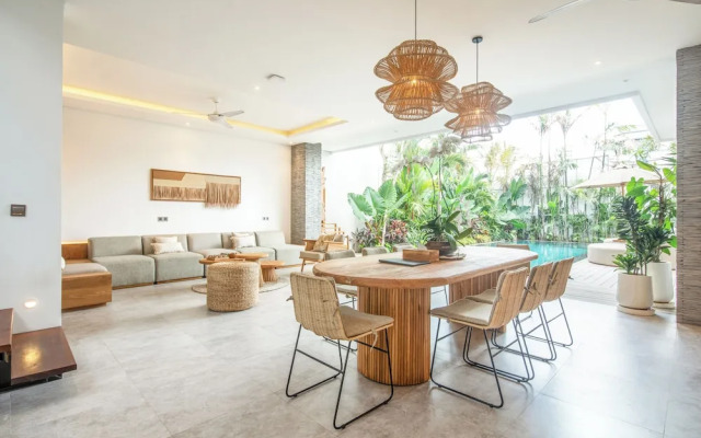 Coastal Comfort: Cozy 4BR Villa, 5 Min Walk to Finns Beach