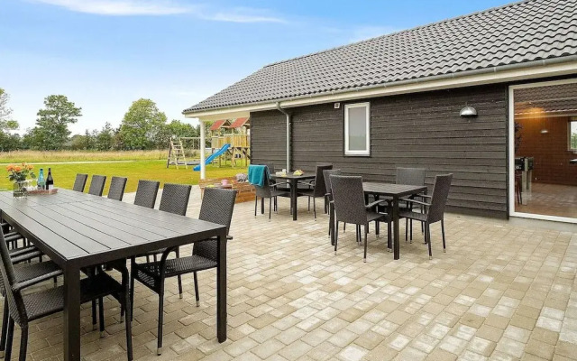 Spacious Holiday Home in Grenå near Sea