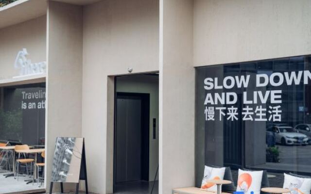 Live there (Shenzhen Longgang University Sports Center)