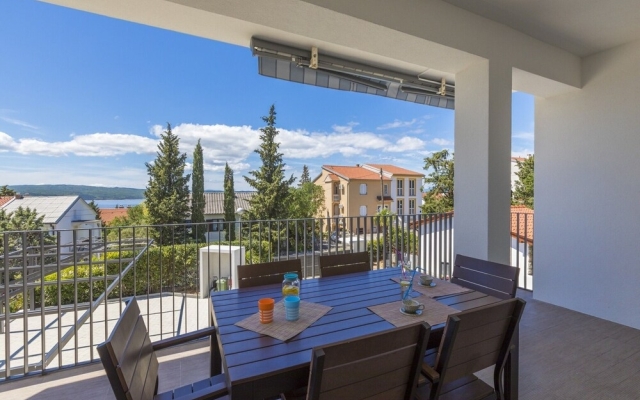 Spacious Apartment in Dramalj With Pool