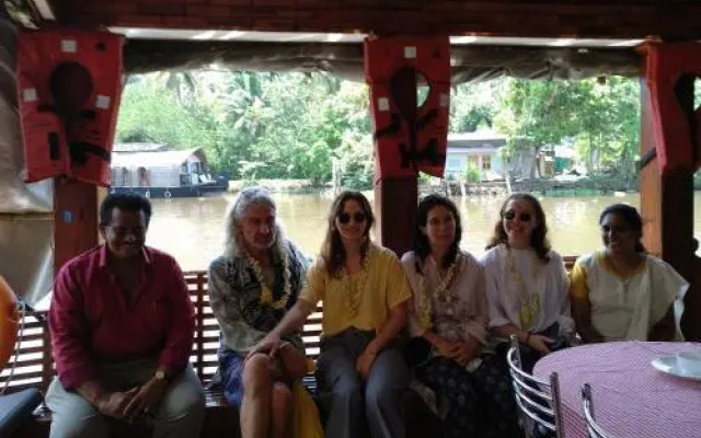 Backwater Retreat Houseboat
