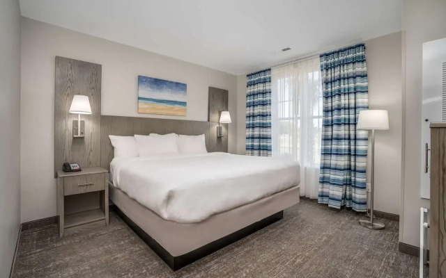 Lighthouse Suites - Best Western Signature Collection