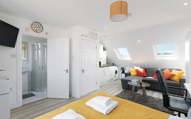 Harrow Haven Retreat - Modern City Apartment