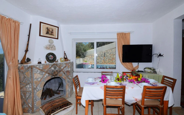 Villa Baris by Akdenizvillam